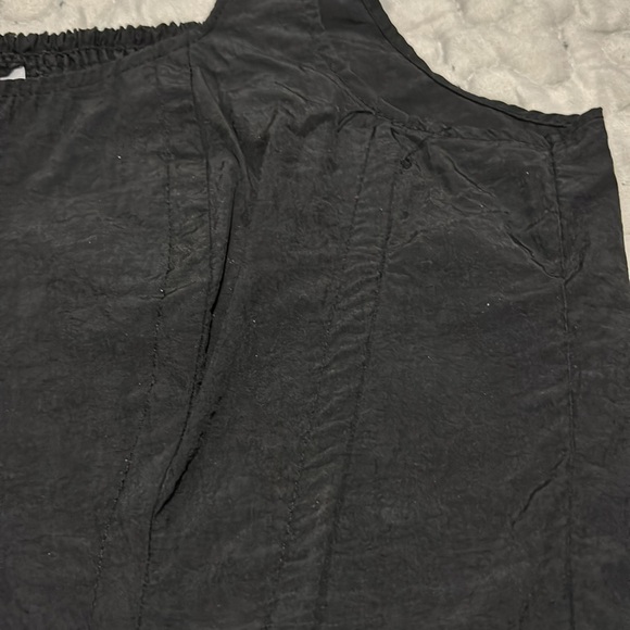 NWT H&M top with boning like detail - Picture 3 of 4